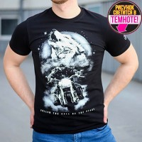 Светящаяся футболка "Волк и байкер" черный